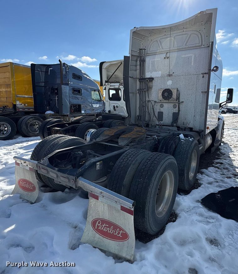 image for item YA1720 2018 Peterbilt 579 semi truck