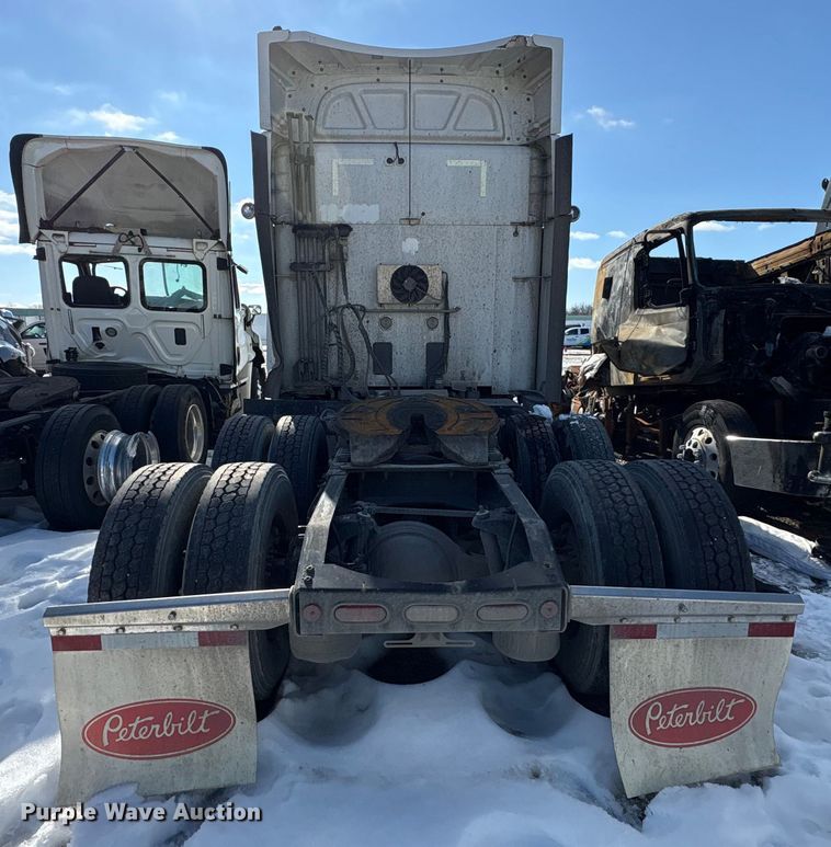 image for item YA1720 2018 Peterbilt 579 semi truck