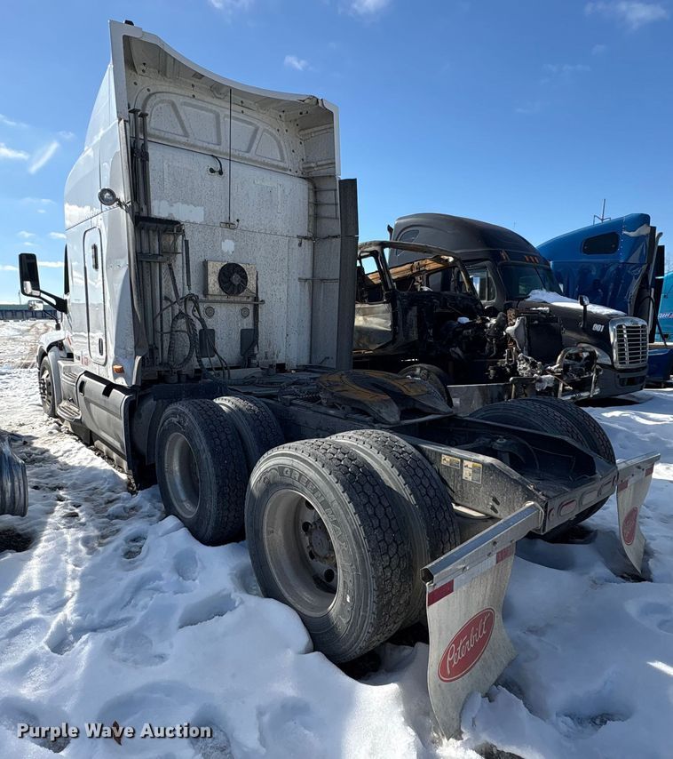 image for item YA1720 2018 Peterbilt 579 semi truck