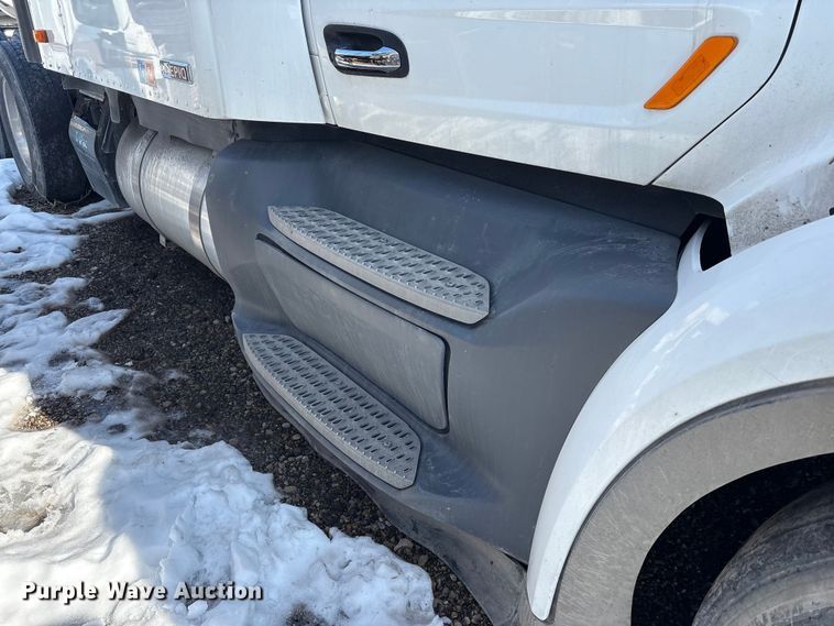 image for item YA1720 2018 Peterbilt 579 semi truck