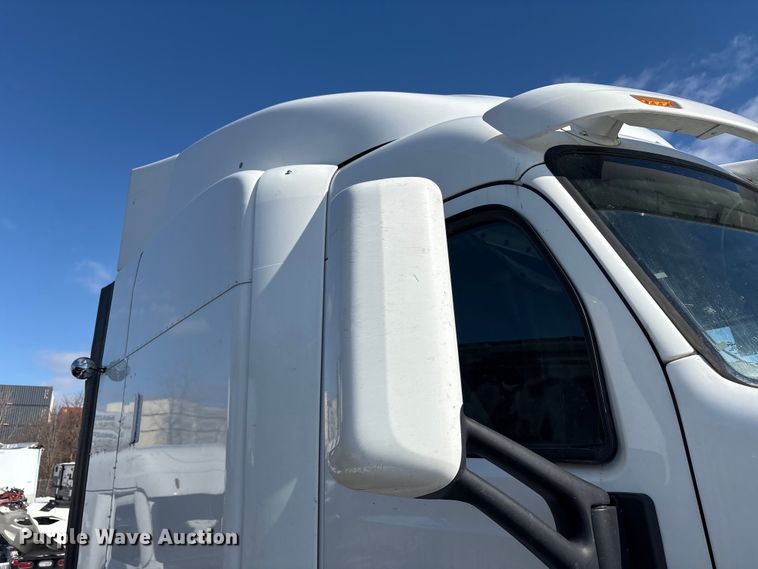 image for item YA1720 2018 Peterbilt 579 semi truck