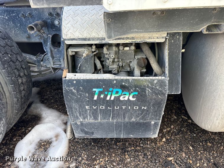 image for item YA1720 2018 Peterbilt 579 semi truck