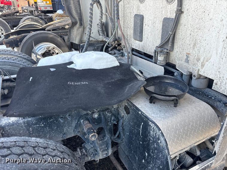 image for item YA1720 2018 Peterbilt 579 semi truck