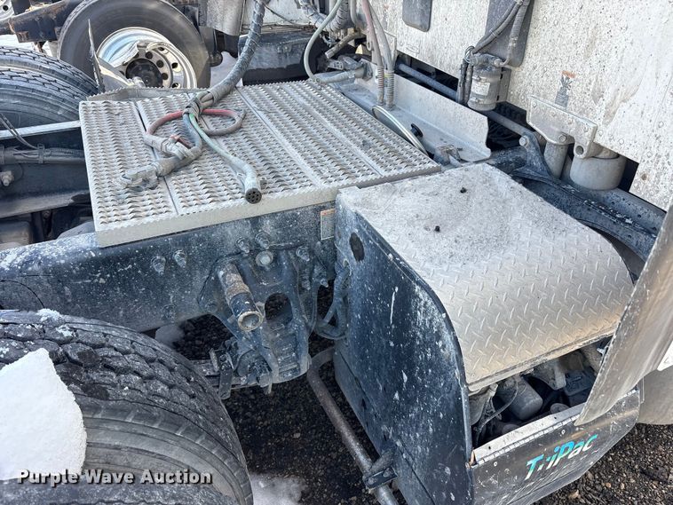 image for item YA1720 2018 Peterbilt 579 semi truck