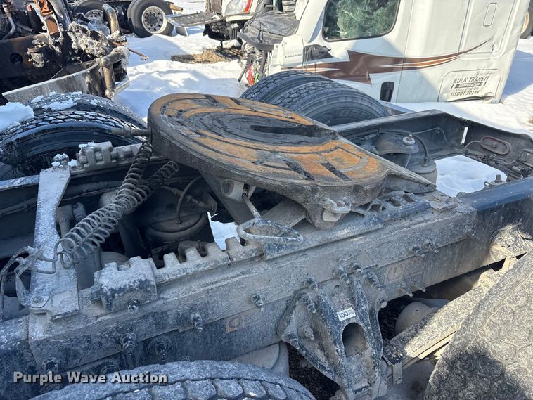 image for item YA1720 2018 Peterbilt 579 semi truck