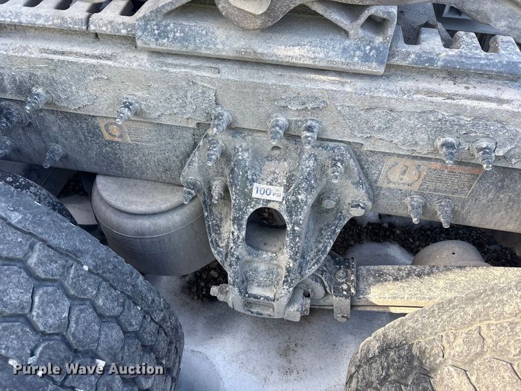 image for item YA1720 2018 Peterbilt 579 semi truck