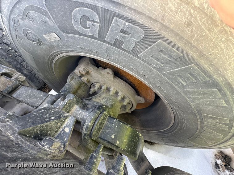 image for item YA1720 2018 Peterbilt 579 semi truck