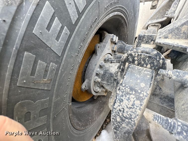 image for item YA1720 2018 Peterbilt 579 semi truck