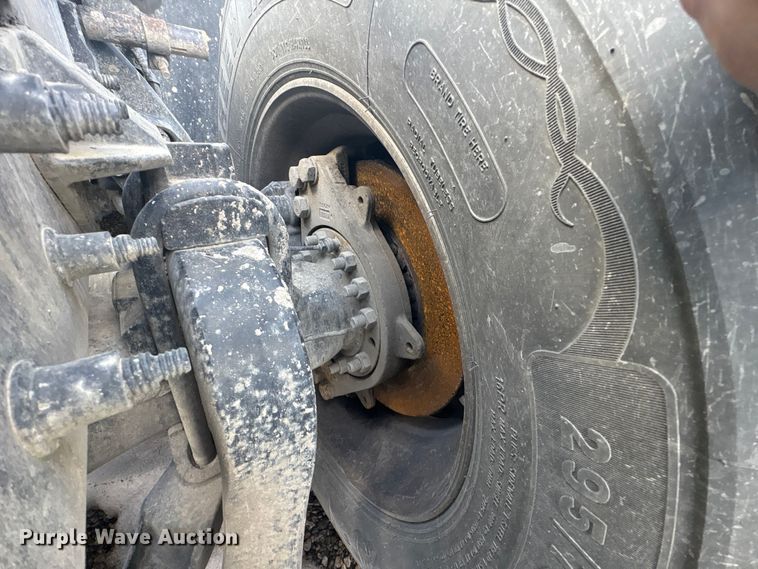 image for item YA1720 2018 Peterbilt 579 semi truck