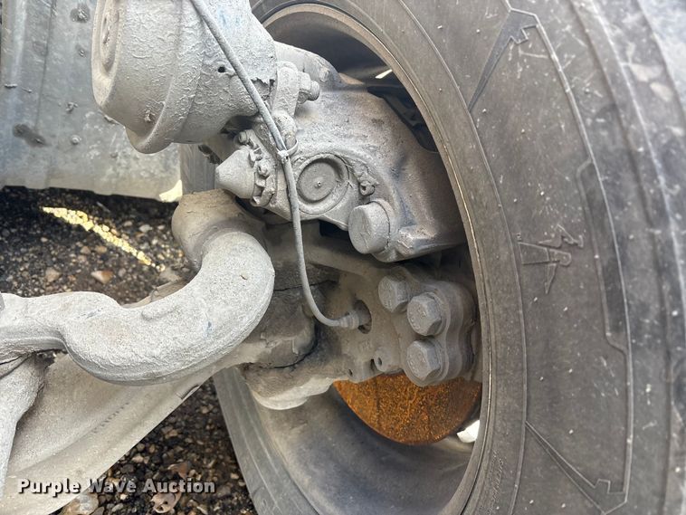 image for item YA1720 2018 Peterbilt 579 semi truck