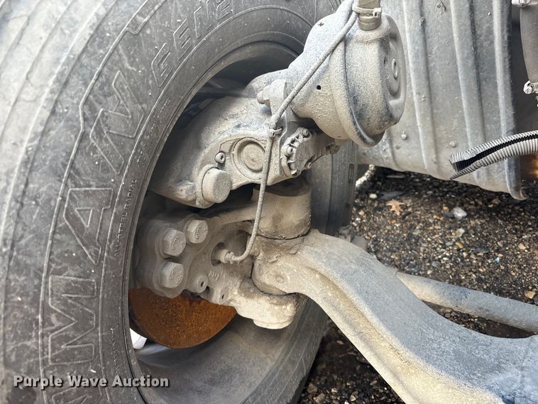 image for item YA1720 2018 Peterbilt 579 semi truck