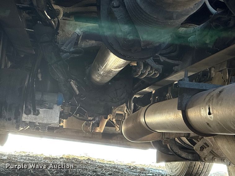 image for item YA1720 2018 Peterbilt 579 semi truck