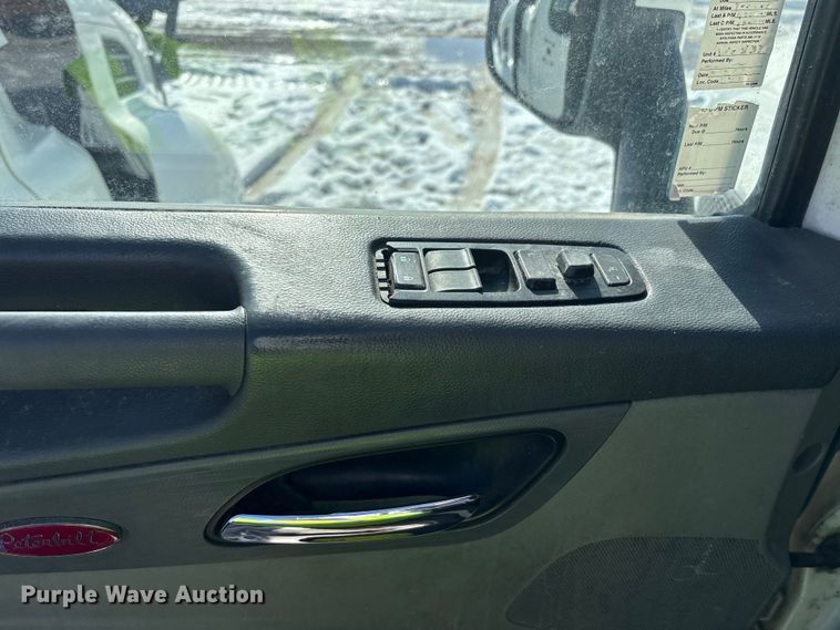 image for item YA1720 2018 Peterbilt 579 semi truck