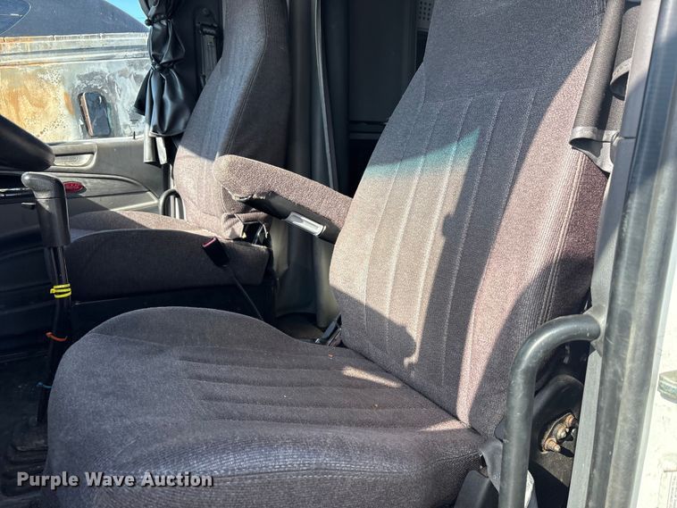 image for item YA1720 2018 Peterbilt 579 semi truck