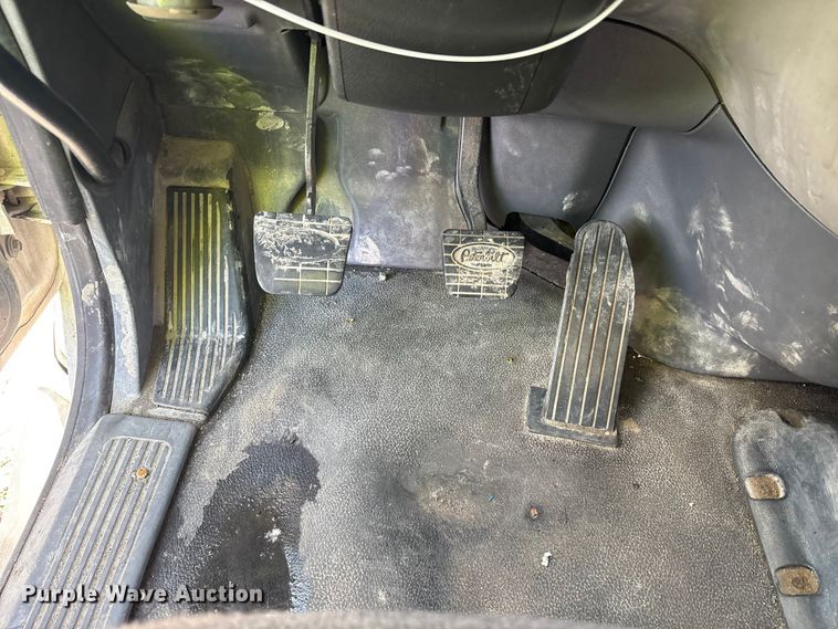 image for item YA1720 2018 Peterbilt 579 semi truck