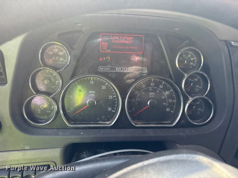 image for item YA1720 2018 Peterbilt 579 semi truck