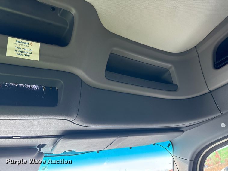 image for item YA1720 2018 Peterbilt 579 semi truck