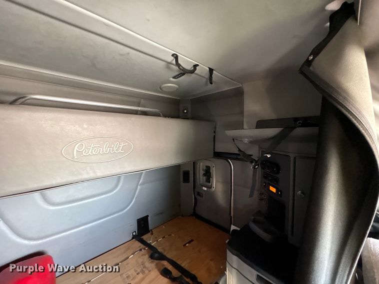 image for item YA1720 2018 Peterbilt 579 semi truck