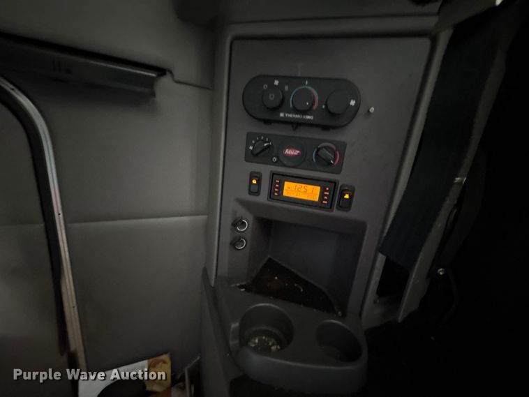 image for item YA1720 2018 Peterbilt 579 semi truck