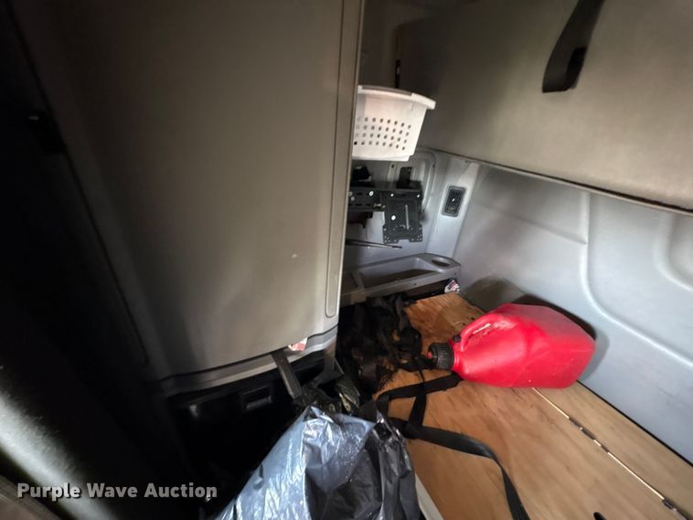 image for item YA1720 2018 Peterbilt 579 semi truck