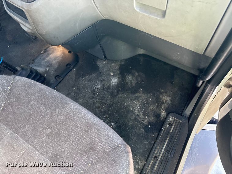 image for item YA1720 2018 Peterbilt 579 semi truck