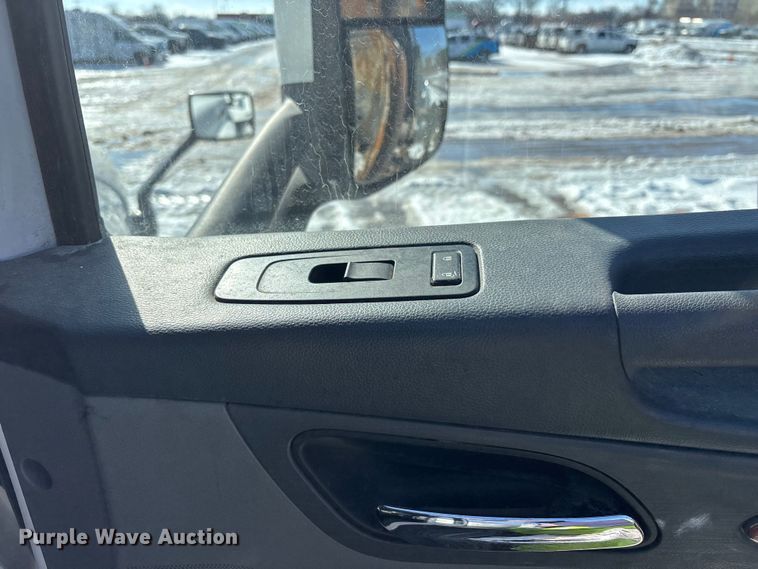 image for item YA1720 2018 Peterbilt 579 semi truck