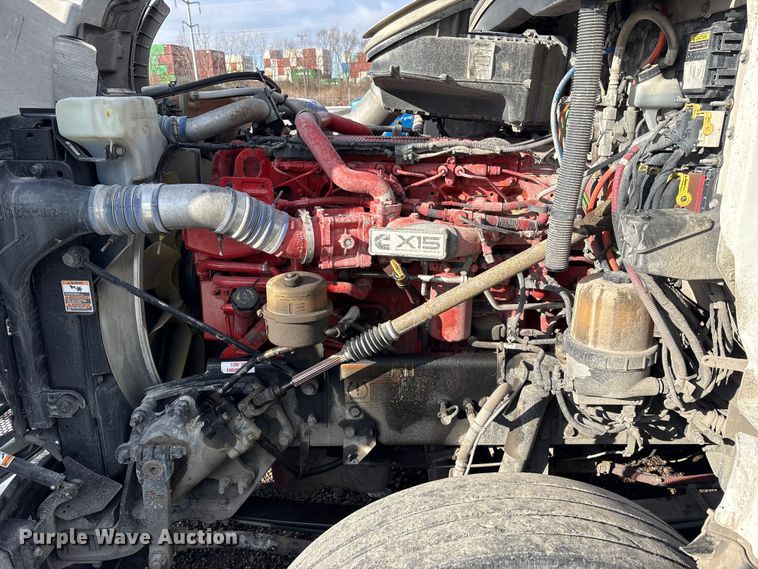 image for item YA1720 2018 Peterbilt 579 semi truck