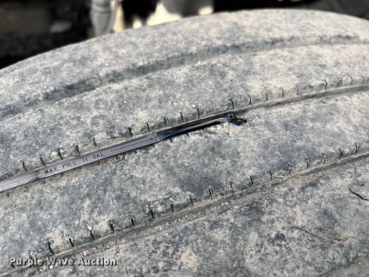 image for item YA1720 2018 Peterbilt 579 semi truck