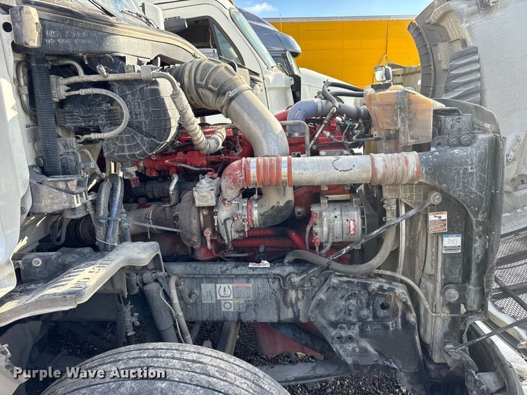 image for item YA1720 2018 Peterbilt 579 semi truck