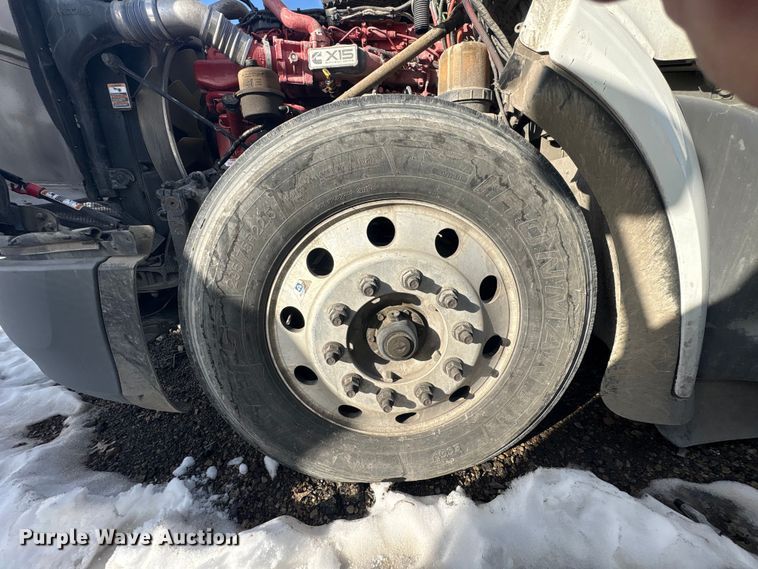 image for item YA1720 2018 Peterbilt 579 semi truck