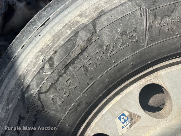 image for item YA1720 2018 Peterbilt 579 semi truck