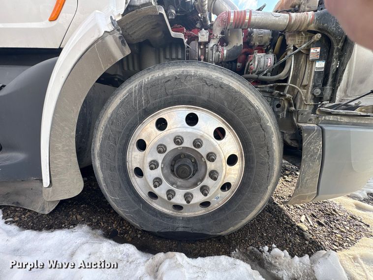 image for item YA1720 2018 Peterbilt 579 semi truck