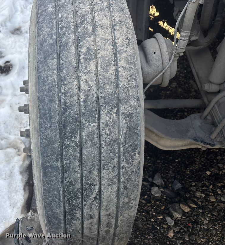 image for item YA1720 2018 Peterbilt 579 semi truck