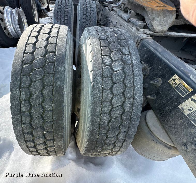 image for item YA1720 2018 Peterbilt 579 semi truck