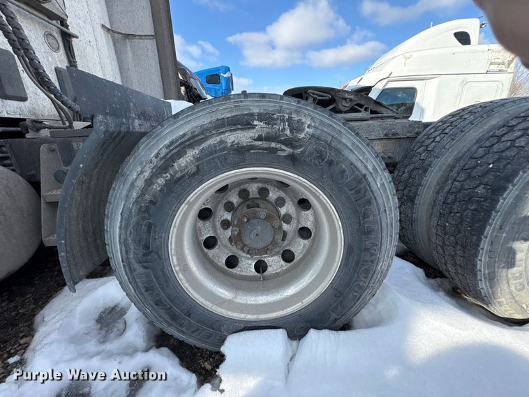 image for item YA1720 2018 Peterbilt 579 semi truck