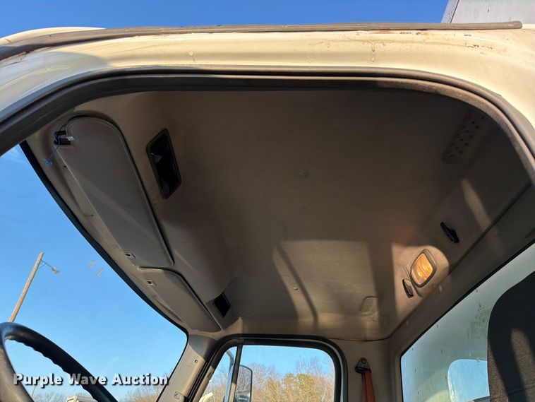 image for item YA1763 2015 Freightliner Business Class M2 box truck