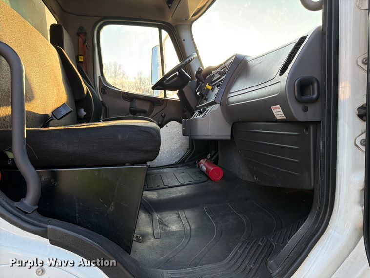 image for item YA1763 2015 Freightliner Business Class M2 box truck