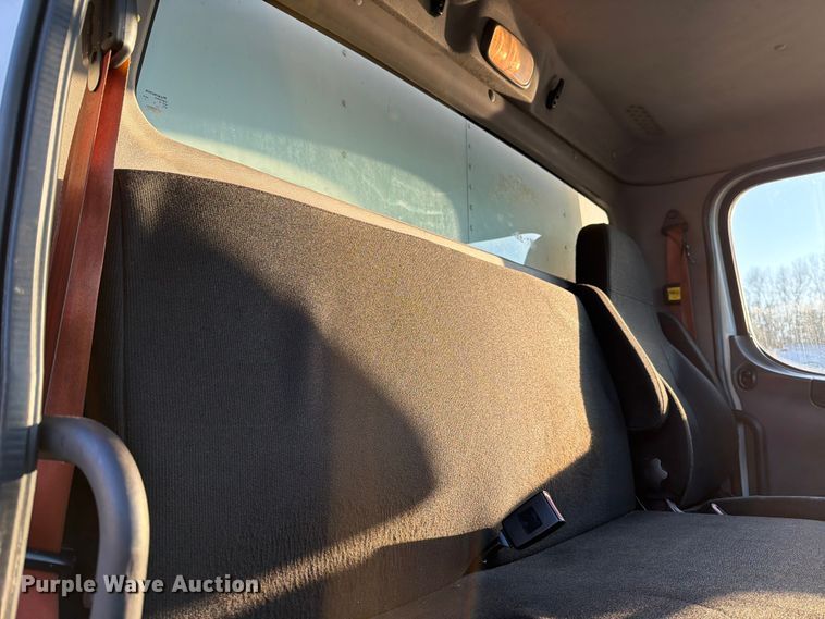 image for item YA1763 2015 Freightliner Business Class M2 box truck