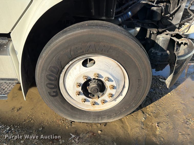 image for item YA1763 2015 Freightliner Business Class M2 box truck