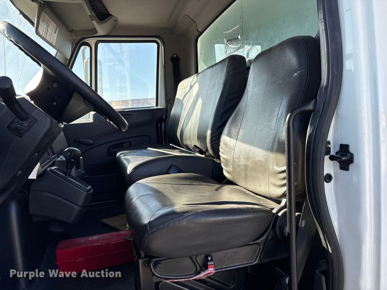 image for item YA1939 2018 International MA025 box truck