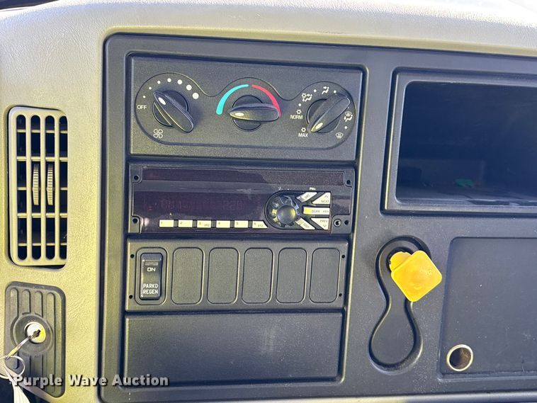 image for item YA1939 2018 International MA025 box truck