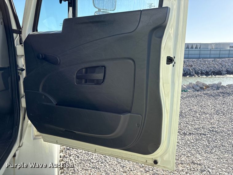 image for item YA1939 2018 International MA025 box truck