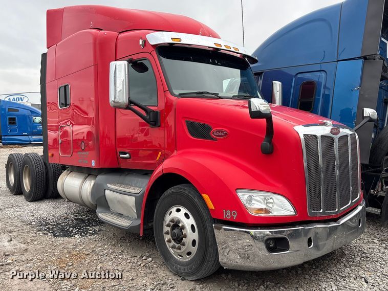 image for item YA1958 2016 Peterbilt 579 semi truck