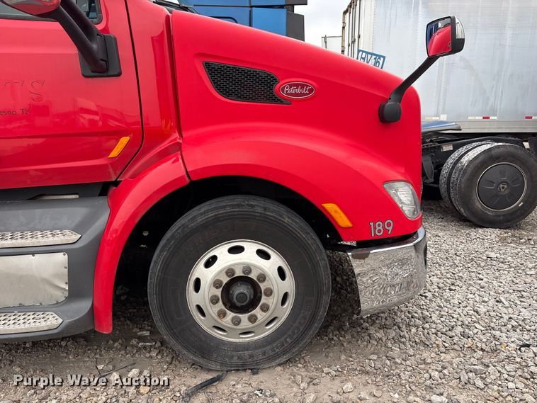 image for item YA1958 2016 Peterbilt 579 semi truck