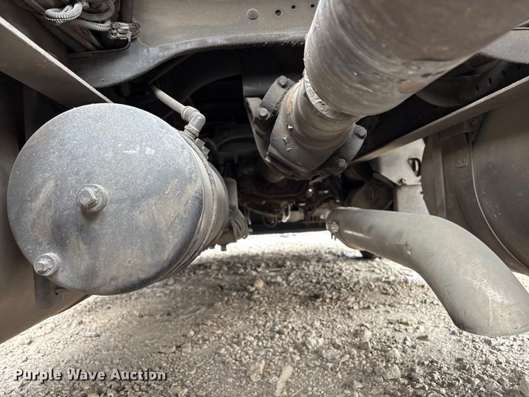 image for item YA1958 2016 Peterbilt 579 semi truck