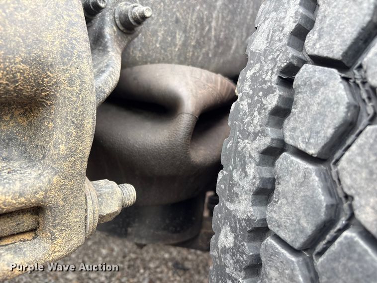 image for item YA1958 2016 Peterbilt 579 semi truck