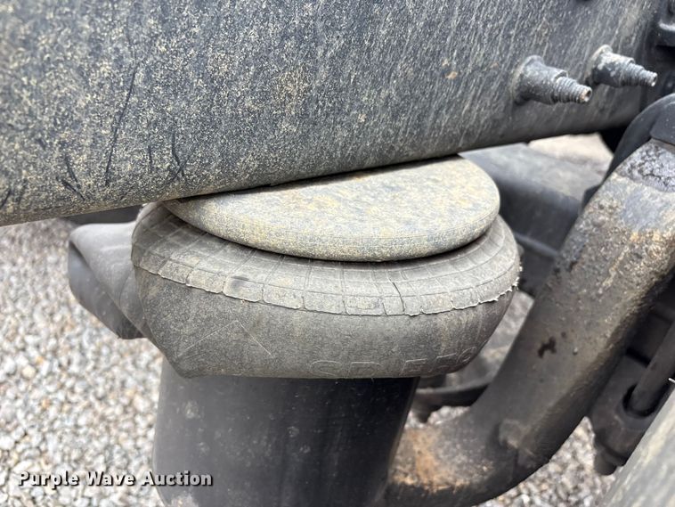 image for item YA1958 2016 Peterbilt 579 semi truck