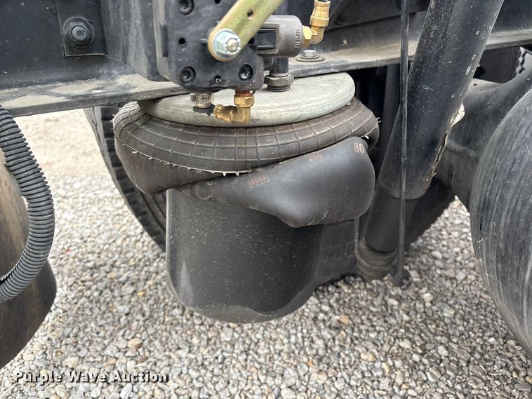 image for item YA1958 2016 Peterbilt 579 semi truck