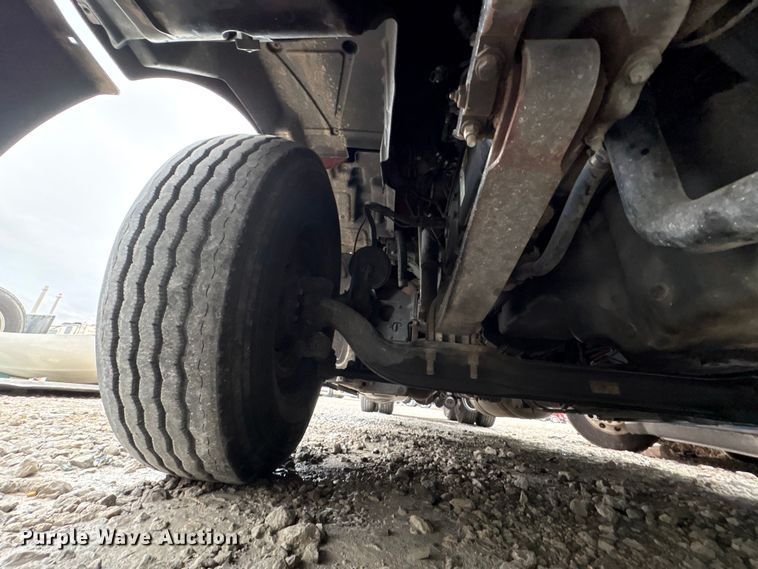 image for item YA1958 2016 Peterbilt 579 semi truck