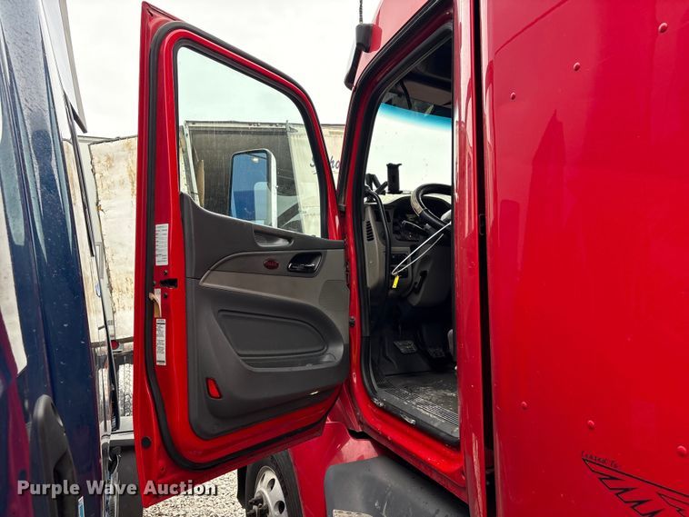 image for item YA1958 2016 Peterbilt 579 semi truck